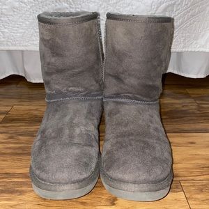 women’s grey UGGS